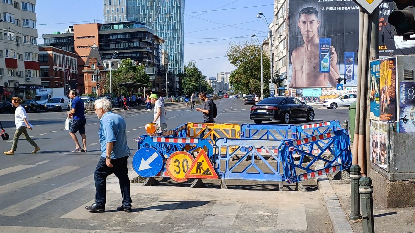 EXCLUSIV Cu trei zile înainte de începerea şcolii, marile bulevarde ale Bucureştiului sunt gâtuite de peste 300 de şantiere / La multe nu se lucrează de săptămâni bune: cine sunt responsabilii