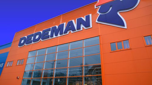 Consiliul Concurenței analizează tranzacția prin care frații Pavăl, proprietarii Dedeman, cumpără Carrefour România