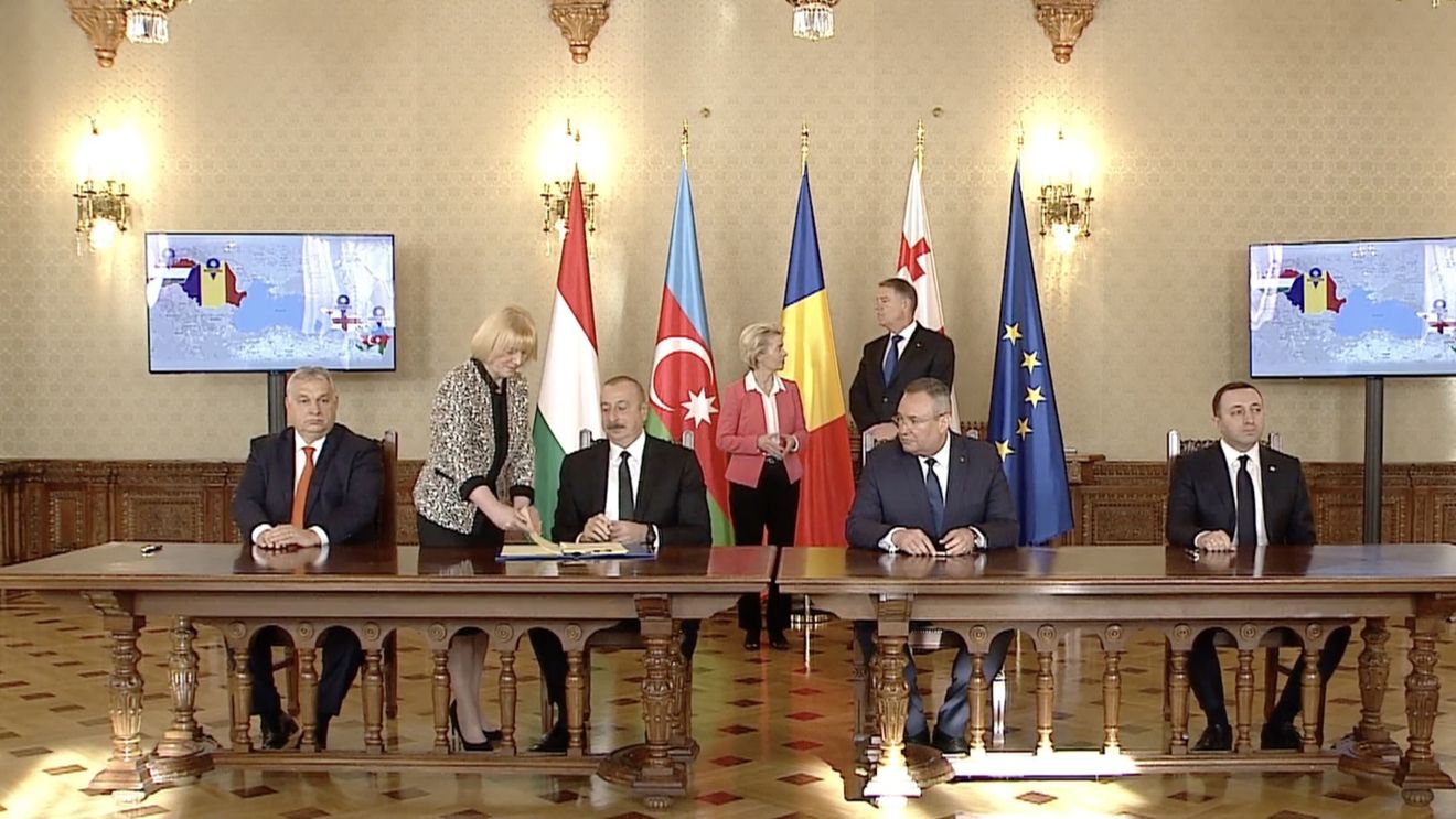 Klaus Iohannis, la semnarea acordului în domeniul energiei dintre România, Ungaria, Azerbaidjan și Georgia: Situaţia actuală ne afectează pe toţi. Climatul de securitate şi dificultăţile economice înseamnă că este nevoie de mai multe interconexiuni, de mai multă cooperare la nivel regional şi global