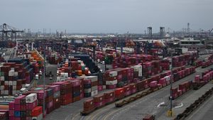 Tarifele impuse Chinei încep să aibă efecte: Volumul transporturilor de mărfuri în portul Los Angeles va scădea cu 35% săptămâna viitoare