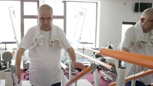 (P) INCREDIBIL! Un pacient care nu mai putea să meargă după un AVC suferit acum 20 de ani, este recuperat medical