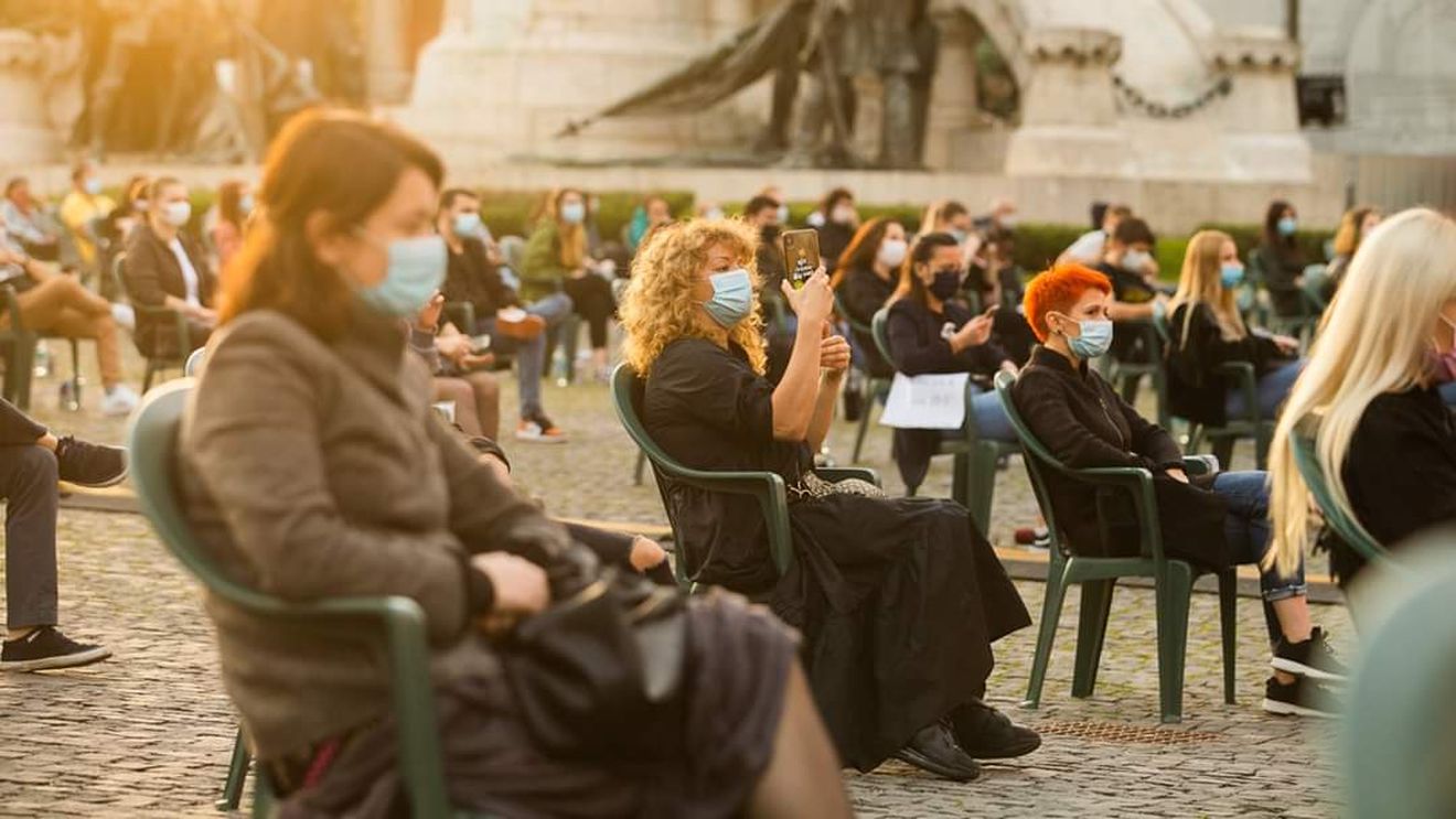 Un clujean organizează concerte cu acces gratuit până la finalul lunii pentru a reanima zona centrală: Nu lăsați orașele să moară. Uitați-vă cât de trist e Clujul fără festivaluri și evenimente!