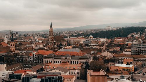 Primăria Cluj Napoca nu va reduce numărul angajaților și a polițiștilor locali / Viceprimar: Avem în  minus vreo 70 de polițiști locali din organigramă. Nu am ajuns la capacitatea maximă permisă de lege”