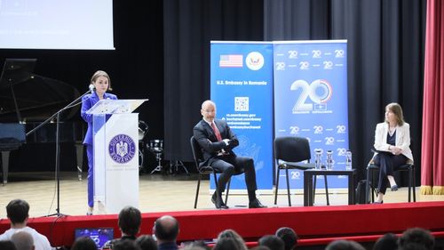 Ministerul de Externe a lansat campania "Born in NATO", dedicată tinerilor născuţi după 2004