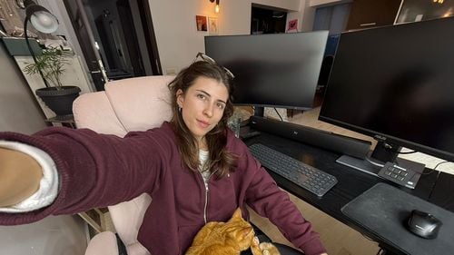 Interviu exclusiv cu Adina Oanță, tânăra de 27 de ani care salvează animale. Cum folosește rețelele sociale pentru a da un exemplu și a schimba mentalități: „La sat, oamenii încă tratează animalele ca pe niște obiecte.” (VIDEO)