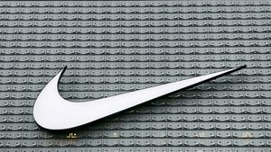 Nike, dată în judecată de consumatori pentru că nu ar rambursa costurile generate de tarife