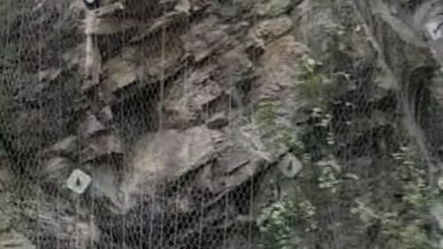 DRDP Craiova se disculpă în cazul șoferului mort din cauza unui bolovan desprins de pe stânci, pe Valea Jiului / Responsabilitatea montării de sisteme de protecție ne revine la o înălțime de maximum 30 de metri