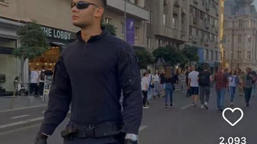 Noua uniformă a Jandarmeriei, într-o prezentare inedită prin centrul Capitalei, clipul fiind postat pe rețele de socializare