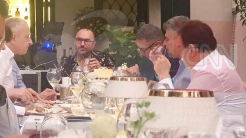 Ciolacu, despre imaginile în care apare la masă alături de Geoană şi Ponta: Când se strâng mai mult de doi români vorbesc despre fotbal şi despre politică. Am vorbit şi despre înot / Nu am intrat în negocieri / Grindeanu: Sărbătoritul a făcut lista