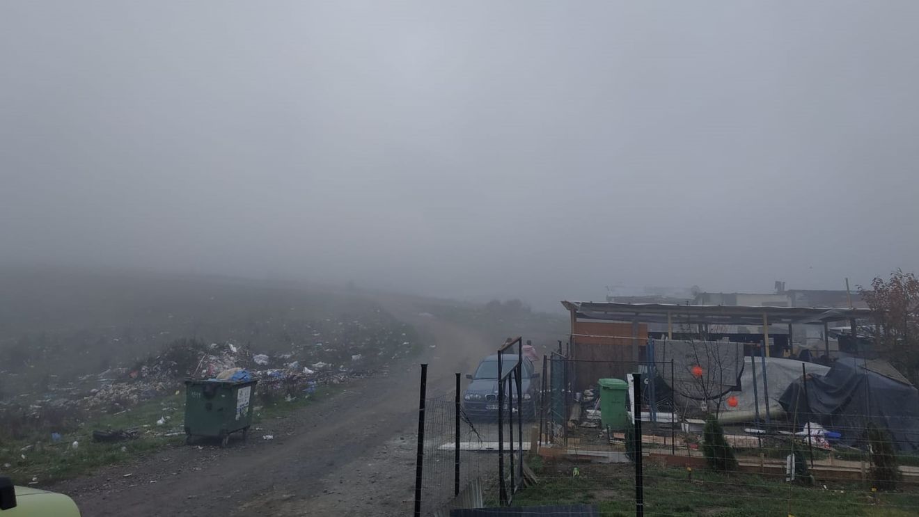 REPORTAJ Epidemie-n colonie. Imunizarea în masă din Pata Rât, cea mai mare comunitate de romi din Cluj.  "Umblă liberi că nu-s testați. Câți au de-aici, numai Dumnezeu știe"