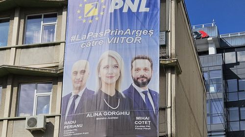 Radu Perianu, candidatul PNL la șefia Consiliului Județean Argeș, are un imobil în coproprietate cu Theodor Nicolescu, condamnat la 8 ani de închisoare pentru corupție. Perianu: El rămâne prietenul meu. Nu văd de ce m-aș dezice de el, nu e nici o problemă morală