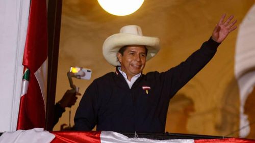 Candidatul stângii radicale a câștigat alegerile prezidențiale din Peru, după o luptă strânsă cu rivala din partea dreptei populiste, fiica fostului președinte Alberto Fujimori