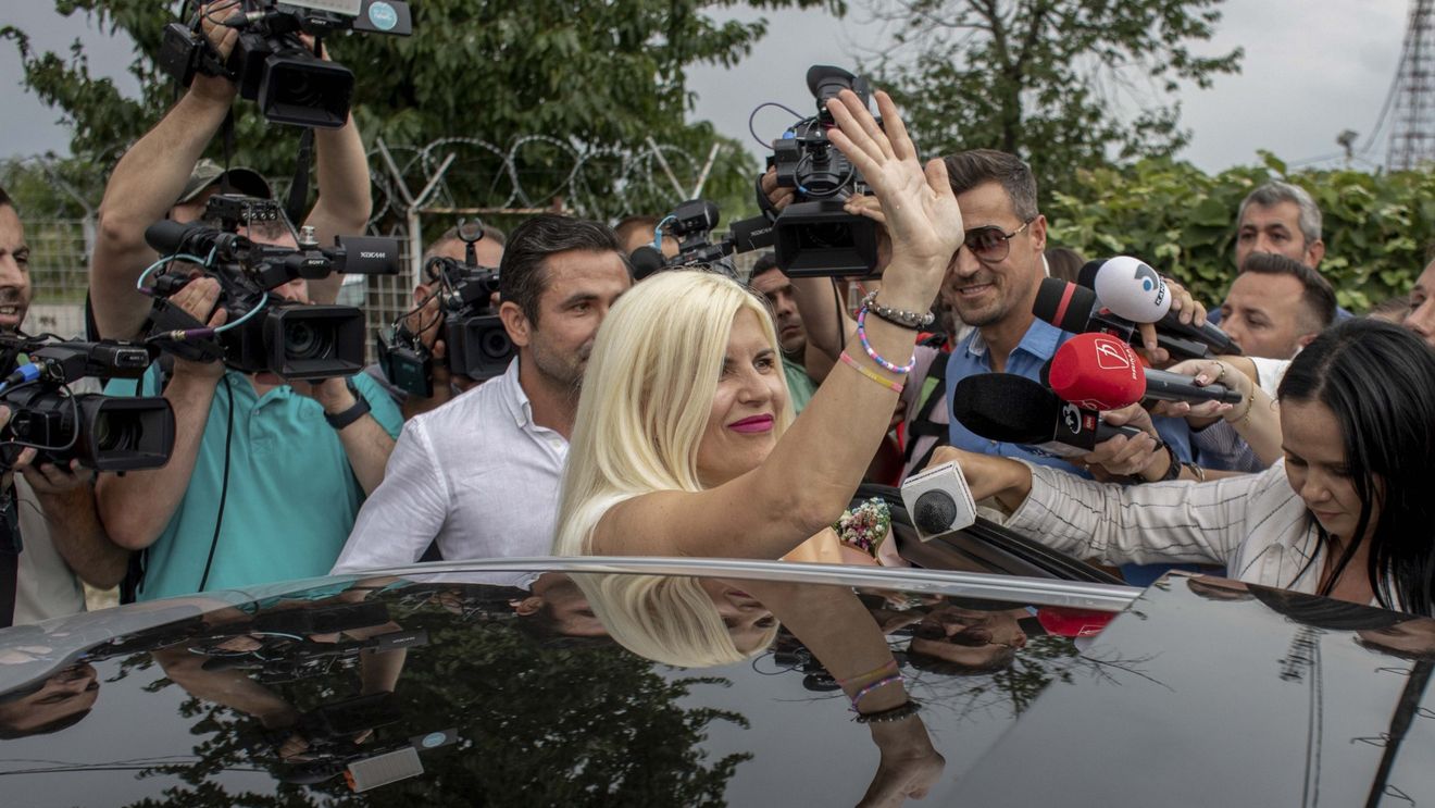 Udrea, la ieșirea din penitenciar: DNA a spus în instanță că eu nu recunosc faptele. Eu spun ce a spus CCR că am fost judecată ilegal / Eu am făcut Gala Bute cu mândrie / Pușcăria e foarte grea