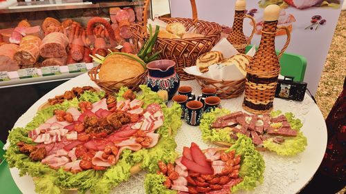 ”Poftim, din România!” / Târguri cu produse tradiţionale, meşteşuguri şi folclor la Ministerul Agriculturii şi Senat, între 6 şi 11 mai