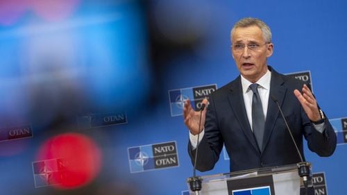 Jens Stoltenberg, în Polonia: ”Apărăm fiecare centimetru NATO/ Avioanele SUA zboară alături de cele din Polonia și păstrează cerul NATO sigur/ Lumea este alături de Ucraina care cere pace”