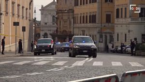 Incident la Roma: Un șofer român a intrat cu mașina în coloana oficială a președintelui american Joe Biden / Corriere della Sera: „Impactul a fost unul destul de violent”