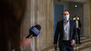 Florin Cîțu: Sunt sigur că vom avea o propunere comună de premier, altfel nu putem merge mai departe/ Dacă grăbim lucrurile, nu avem o coaliție pe termen lung/ Avem decizie în Consiliul Național să nu facem guvern cu PSD și azi negociem cu PSD