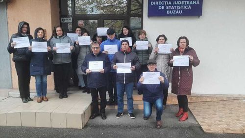 Aproximativ 900 de angajaţi ai Institutului Naţional de Statistică au întrerupt lucrul/ Protestatarii reclamă salarizarea discriminatorie îndelungată