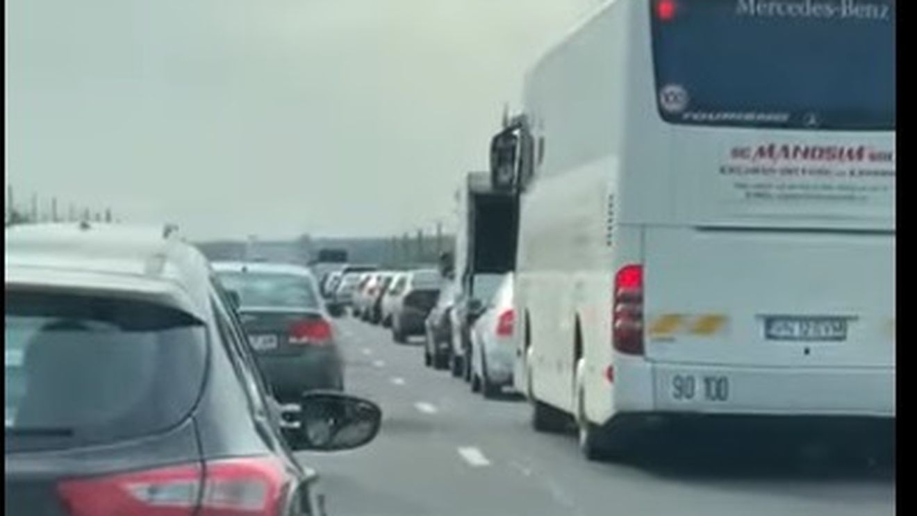 VIDEO Trafic aglomerat pe Autostrada Soarelui în a doua zi de Paște/ Bucureștenii se întorc din minivacanță
