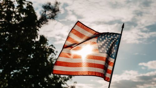 UPDATE O tânără cu cetățenie americană a fost sechestrată într-un imobil din Voluntari, deținut de doi britanici/ Polițiștii au mai găsit o persoană lipsită de libertate/ Apelul la Poliție a fost făcut de Ambasada SUA/ Cazul, preluat de DIICOT (surse)