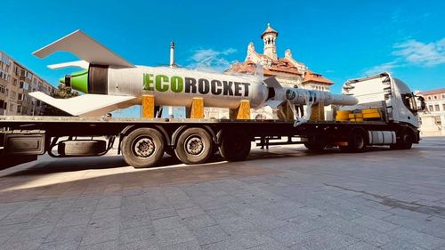 VIDEO O rachetă realizată în România va fi lansată de pe mare în august / EcoRocket, construită din fonduri private pentru a servi piaţa sateliţilor de mici dimensiuni, a costat peste un milion de euro