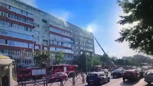 UPDATE Incendiu într-un bloc din Capitală, sâmbătă dimineața. 30 de persoane au fost evacuate