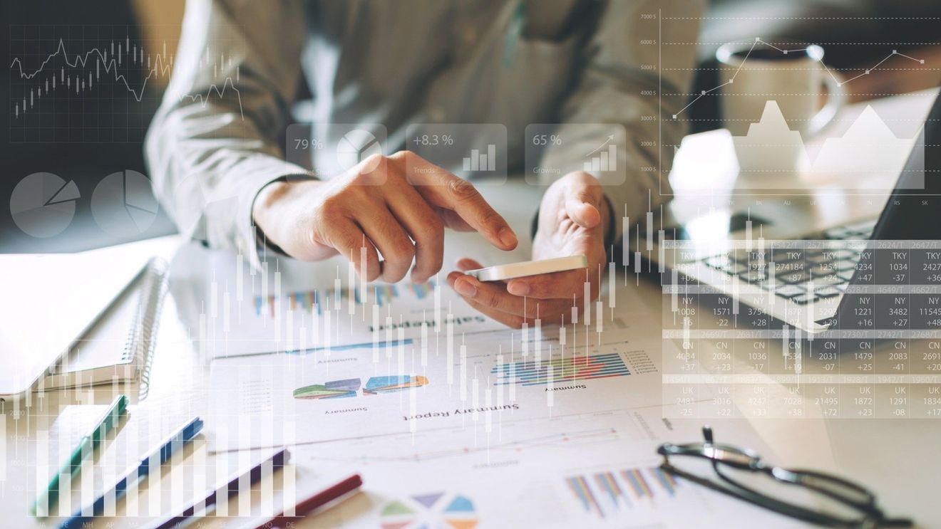 GRAFIC. Romanian Economic Monitor: Economia țării noastre va înregistra în acest an o decelerare generalizată/ Creșterea PIB-ului va încetini la 2,5%. Prognoze de evoluție, pe sectoare