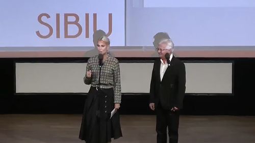Raluca Turcan, apostrofată din public la deschiderea Astra Film Festival: „Huo! Pe banii românilor nu faceți campanie electorală!” / Reacția ministrului: ” Eu sunt obișnuită. Fiind în lumea aceasta, care seamănă, așa, cu o lume canibalică, am întâlnit toate opțiunile”