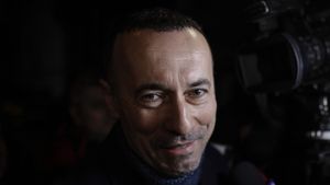 Tribunalul Bucureşti a dispus începerea judecăţii în dosarul de corupţie al lui Iulian Dumitrescu,  fostul preşedinte al Consiliului Judeţean Prahova
