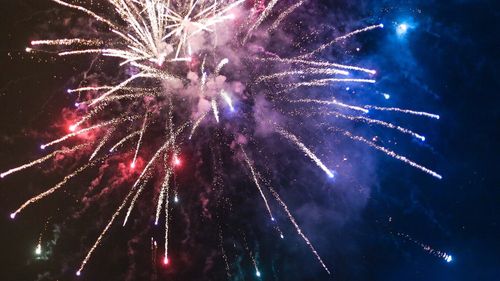 Cercetători din Cehia cer interzicerea focurilor de artificii din cauza substanţelor "extrem de toxice" pe care le eliberează în aer