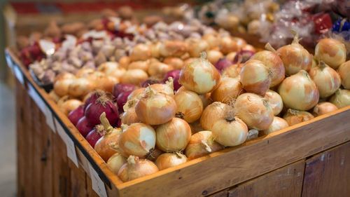 Petre Daea: Sunt motive serioase ca preţurile la alimente să nu mai crească, ba dimpotrivă, să scadă / „Nu e în regulă să dai cu 7 lei kilogramul de ceapă, doar pentru că există un preţ mare pe piaţa internaţională”