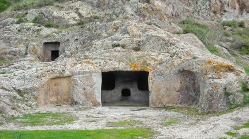 Cum arată "Casele zânelor", monumentele neolitice sacre din Sardinia