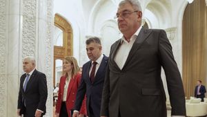 Tudose îl atacă pe Nicolae Ciucă, după ce liberalul a anunțat că vrea o alianță cu forțele de dreapta: Dl Ciucă, da, el, șefu’ la PNL. Pentru ei era de vis să dea miliarde pe vaccinuri fără număr. Stați grupați și asumați-vă în mod egal “marile realizări” de data trecută