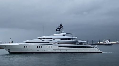 Superiahtul oligarhului rus Viktor Vekselberg, confiscat în Spania