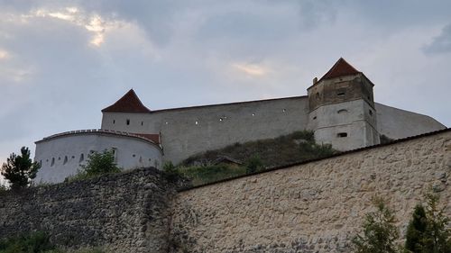 Pas important pentru reluarea reabilitării Cetății Medievale Râșnov, închisă vizitatorilor de 5 ani: Lucrări de punere în siguranță a monumentului, până la desemnara unui nou constructor