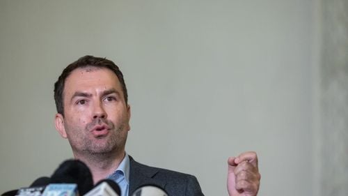 SURSE Drulă, mesaj intern în USR: Plecarea oricărui coleg este regretabilă, dar a lui Dacian Cioloș poate un pic mai mult pentru că încalcă o promisiune făcută românilor în ultimii 3 ani. “Ne-am unit și mergem la victorie”