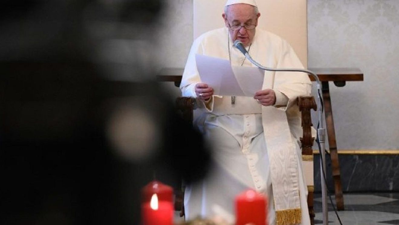 Papa Francisc a suferit o nouă criză de sciatică și va lipsi de la trei evenimente religioase