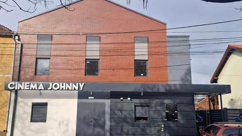 FOTO Un nou cinematograf refăcut în Timișoara. A fost botezat „Johnny”, ca omagiu pentru unul din cei mai faimoși timișoreni – Johnny Weissmüller