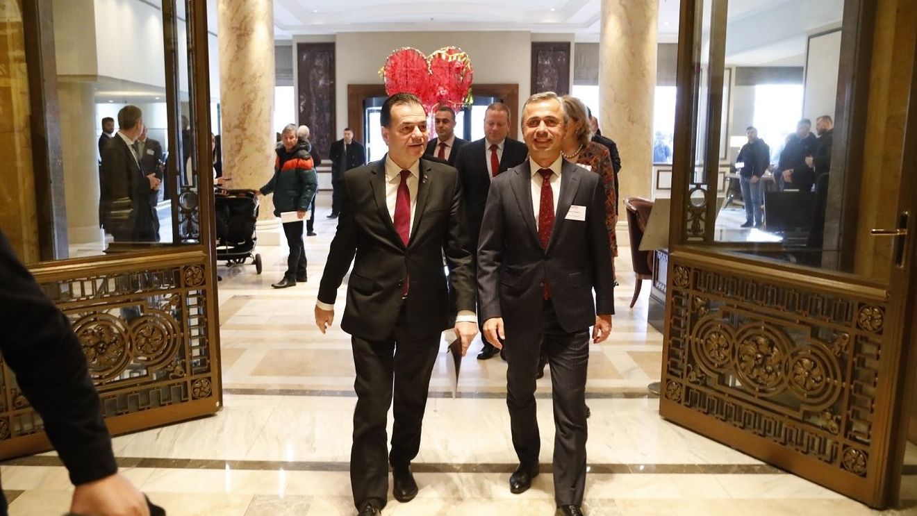 AmCham România face apel la Guvern “să asigure continuitatea procesului de educație”, să relaxeze curriculumul școlar aferent ultimelor 2 luni și să decaleze examenele de finalizarea a studiilor