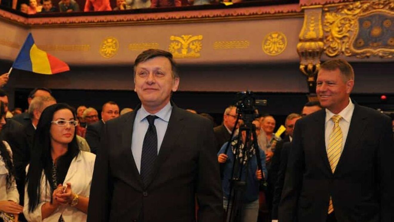Crin Antonescu: Îmi plac mulţimile, dar nu neapărat la locul de muncă / Nu se poate să avem surplus de funcţionari la Senat sau la Administraţia Prezidenţială