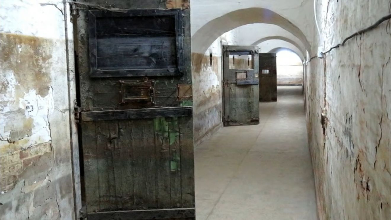 Memorialul Închisoarea Piteşti şi Asociaţia Foştilor Deţinuţi Politici din România cer ca întreg penitenciarul să fie clasat ca monument istoric în regim de urgență, de teamă ca o parte din clădire să nu fie demolată pentru a face loc unui proiect imobiliar