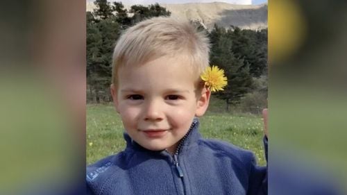 Descoperirea rămășițelor pământești ale lui Emile, dispărut acum opt luni la vârsta de doi ani, provoacă un val de durere și emoție în întreaga Franță