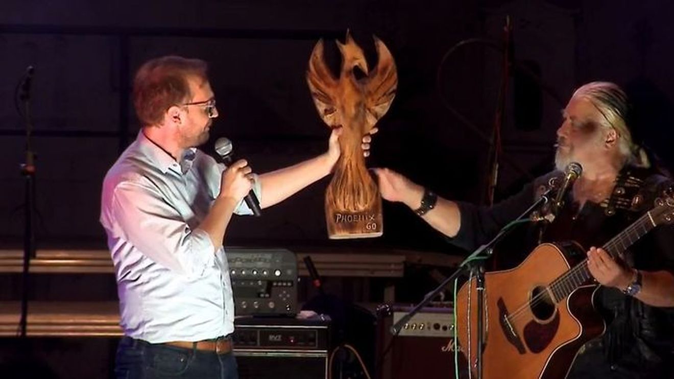 VIDEO Dominic Fritz, huiduit pe scenă, de Ziua Timişoarei/ A înmânat un trofeu trupei Phoenix