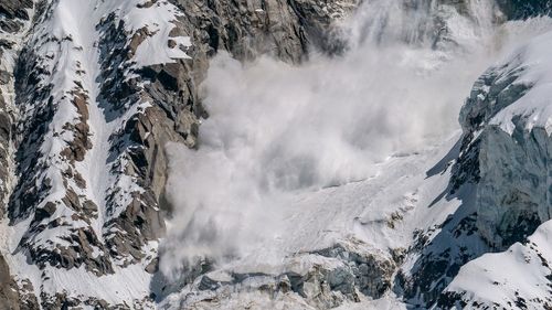 Trei schiori au murit în Austria în urma producerii a două avalanşe