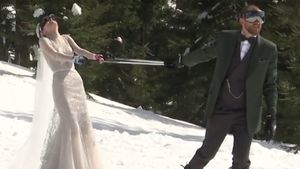 Mireasă pe pârtie, în Poiana Braşov. „Am venit pentru a face nişte poze după nuntă”