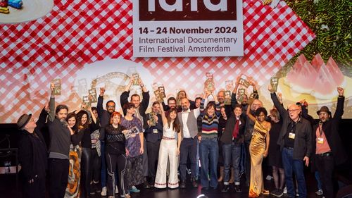 „Trains”, ”Chronicles of the Absurd” și ”American Pastoral” au câștigat cele mai importante premii la festivalul de documentare IDFA / Ce premiu a luat Radu Jude cu ”Eight Postcards from Utopia”