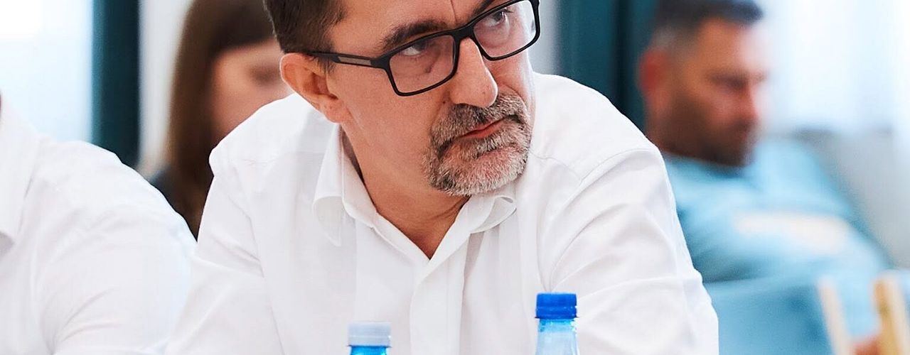Senatorul UDMR Lóránd Turós e indicat de o publicație ungară că ar prelua prin achiziție 12 frecvențe radio în Transilvania, care se aflau sub controlul FIDESZ