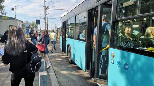 Nicuşor Dan, întrebat dacă se ia în calcul o majorare a tarifelor STB: Trebuie cântărite toate lucrurile. Faţă de iulie 2021 e o inflaţie care se duce şi în preţul motorinei şi în salariile şoferilor. Pe de altă parte este această limitare a pensiilor şi salariilor
