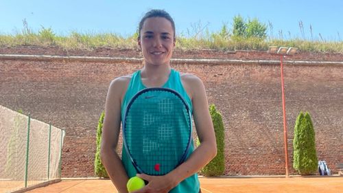 VIDEO REPORTAJ Miriam Bulgaru, jucătoarea de tenis de 24 de ani cu salturi impresionante în WTA. Ce presupune sportul de performanță pentru tinerii din România, de la muncă, forță mentală, la bani