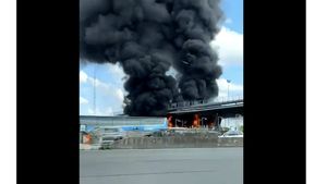 Două autobuze în flăcări după ciocniri între fanii echipelor Lyon şi PSG / Sâmbătă se joacă finala Cupei Franței